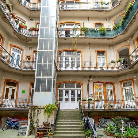 Diamond - Bimbam Bajza Budapest